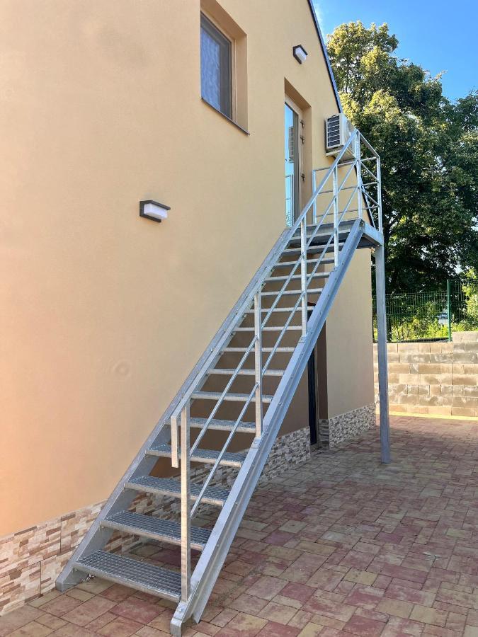 U Srubu Apartment Moravany  Bagian luar foto